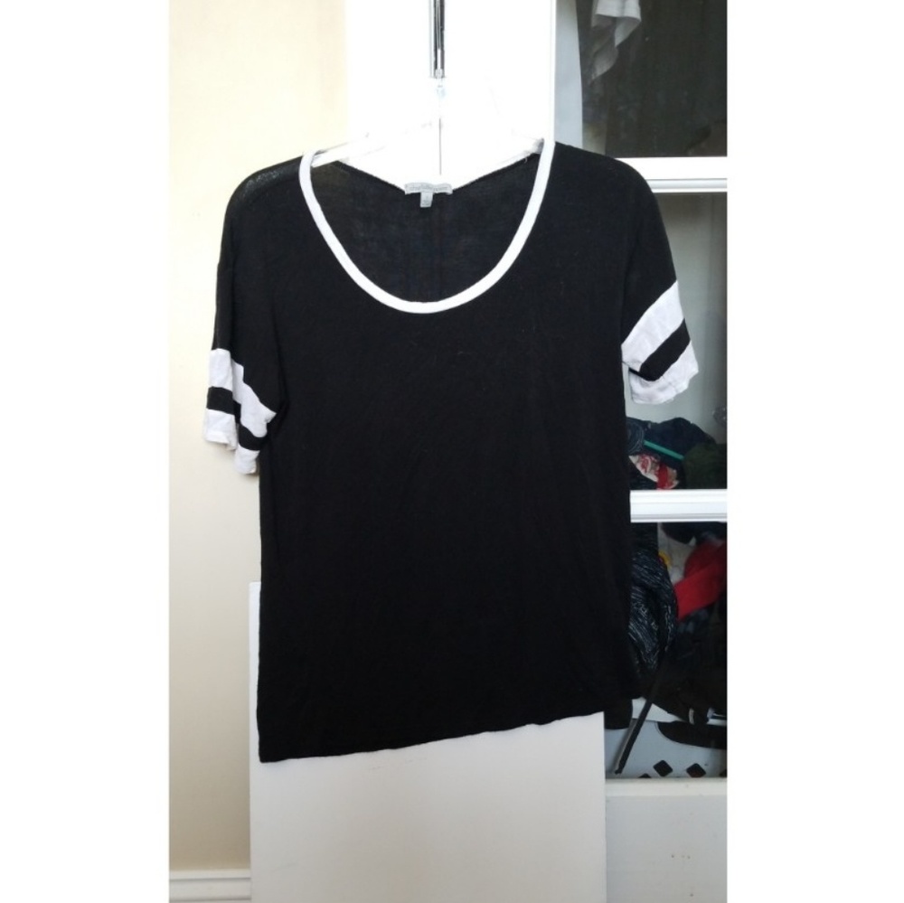 Black shirt sleeve shirt